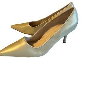 Terry Lewis Classic Luxuries leather pearl in color pump size 8.5 W
